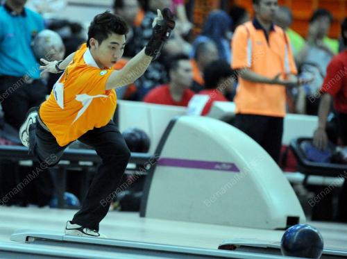 KL37_13032012_BOWLING