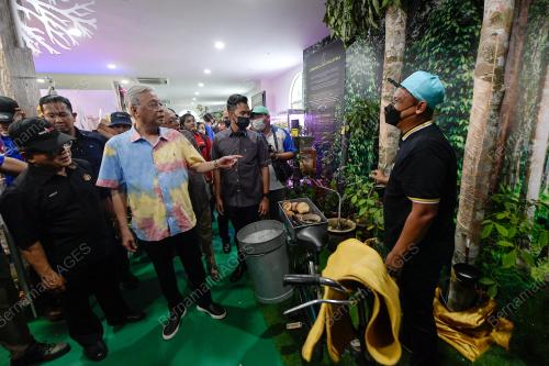 DATUK SERI ISMAIL SABRI YAAKOB