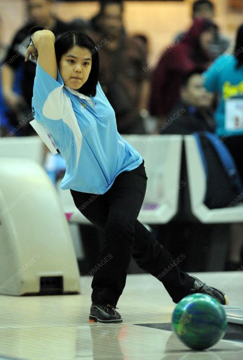KL37_14032012_BOWLING