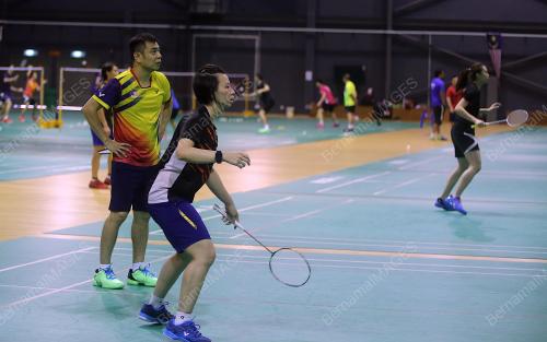 PEMAIN BADMINTON PROFESIONAL LAPOR DIRI
