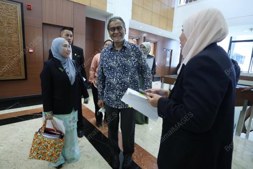 DATUK SERI DR DZULKEFLY AHMAD