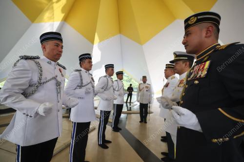 TUN ABDULLAH AHMAD BADAWI