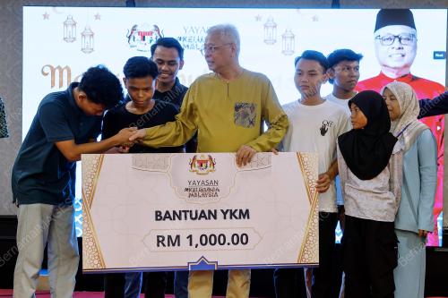 DATUK SERI ISMAIL SABRI YAAKOB