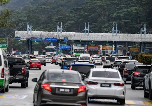 TINJAUAN ALIRAN TRAFIK TOL GOMBAK