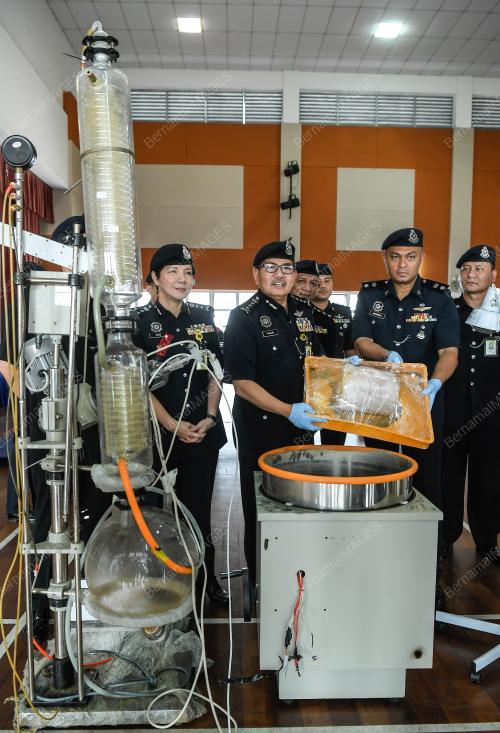 DATUK SERI MAZLAN LAZIM