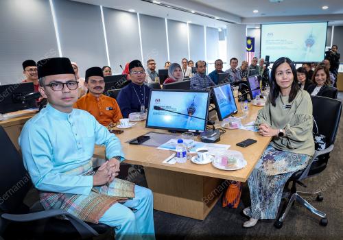 DATUK FAHMI FADZIL