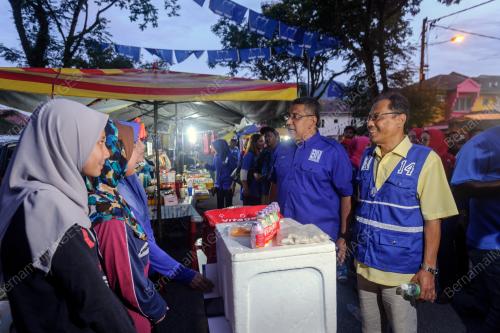 KL37_18052004_GOMBAK