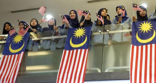 KL37_18082015_PELANCARAN