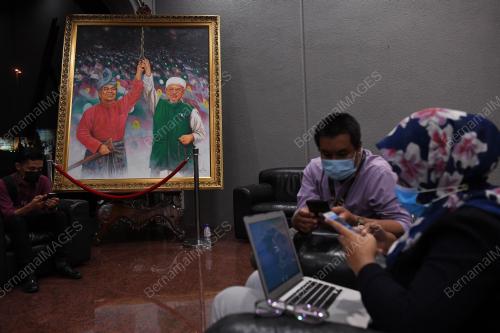 MUAFAKAT NASIONAL