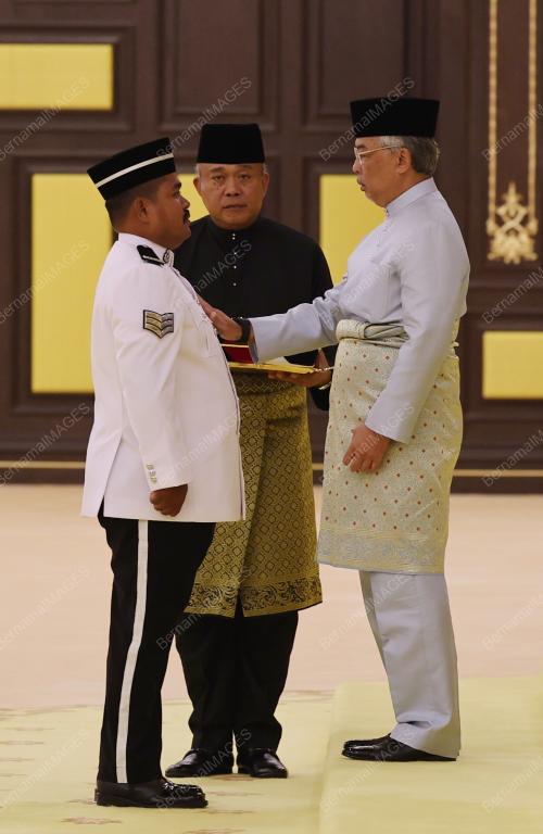 AL-SULTAN ABDULLAH RI'AYATUDDIN AL-MUSTAFA BILLAH SHAH