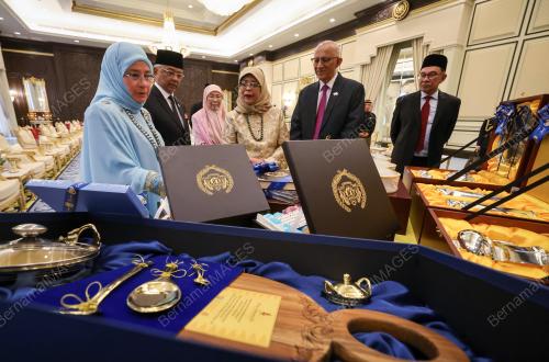 AL-SULTAN ABDULLAH RI'AYATUDDIN AL-MUSTAFA BILLAH SHAH