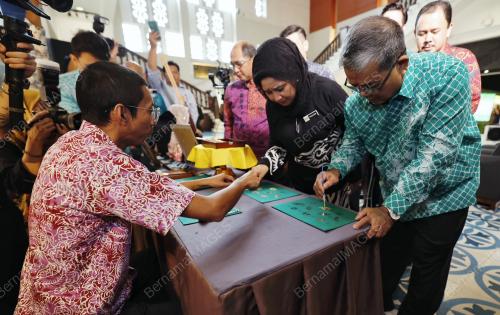 DATUK AARON AGO DAGANG