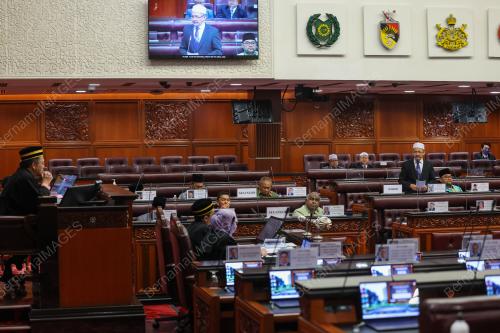 MESYUARAT KHAS PEMBENTANGAN KAJIAN SEPARUH PENGGAL RANCANGAN MAL