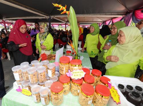 DATUK AIMAN ATHIRAH SABU