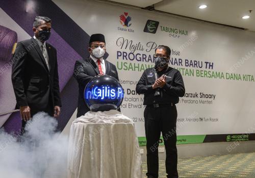 DATUK AHMAD MARZUK SHAARY