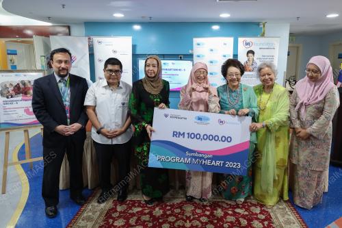 DATUK SERI DR WAN AZIZAH WAN ISMAIL
