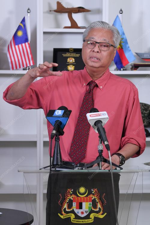 DATUK SERI ISMAIL SABRI YAAKOB