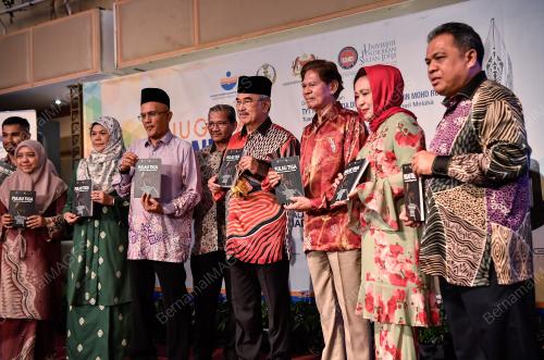 TUN MOHD ALI RUSTAM