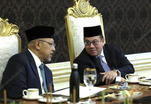 TENGKU DR MUHAMMAD FAIZ PETRA