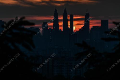 MATAHARI TERBENAM