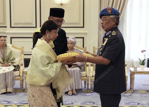 AL-SULTAN ABDULLAH RI'AYATUDDIN AL-MUSTAFA BILLAH SHAH