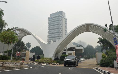 KL37_24062013_PARLIMEN