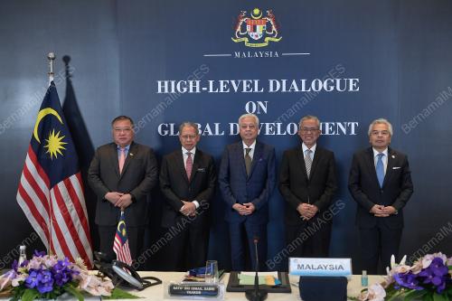 DATUK SERI ISMAIL SABRI YAAKOB