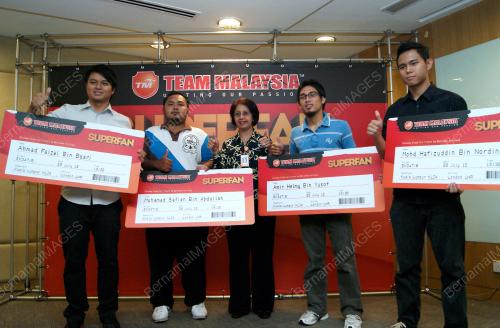 KL37_24072012_SUPER_FAN_TM