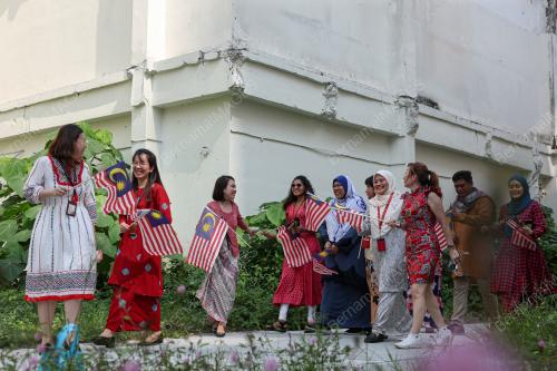 KIBARKAN JALUR GEMILANG