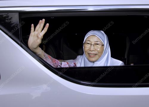 DATUK SERI DR WAN AZIZAH WAN ISMAIL
