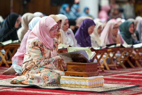 TUNKU AZIZAH AMINAH MAIMUNAH ISKANDARIAH