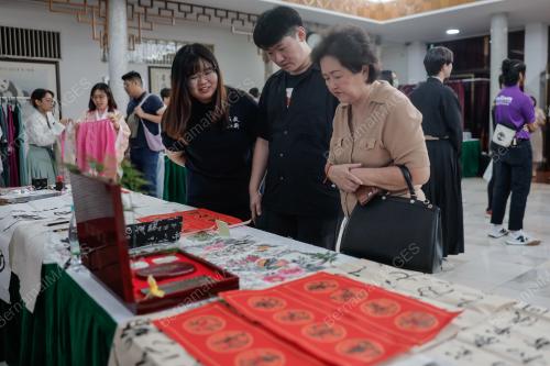 HARI TEBUKA KEDUTAAN CHINA