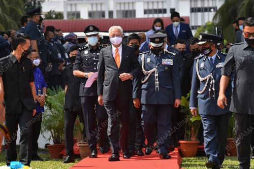 DATUK SERI ISMAIL SABRI YAAKOB