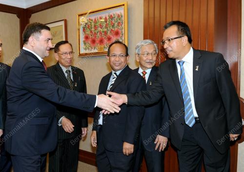 KL37_26022013_DEWAN_NEGARA