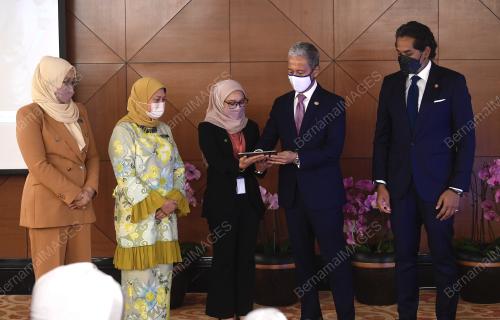 TAN SRI AZHAR AZIZAN HARUN