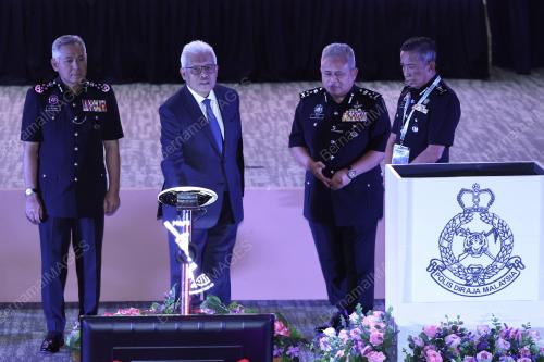 DATUK SERI HAMZAH ZAINUDIN