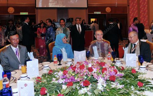 KL37_26112012_TUN_BADAWI