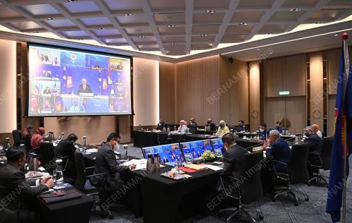 DATUK SERI ISMAIL SABRI YAAKOB