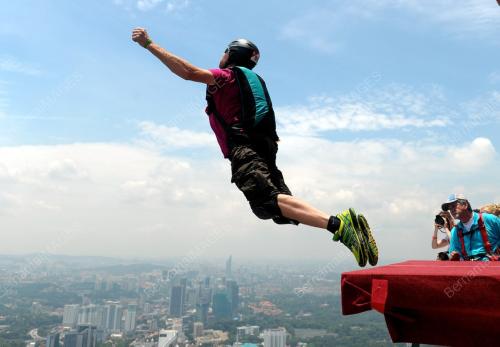 KL37_28092013_BASE_JUMP