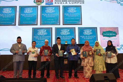 DR MUHAMAD RAZAK IDRIS