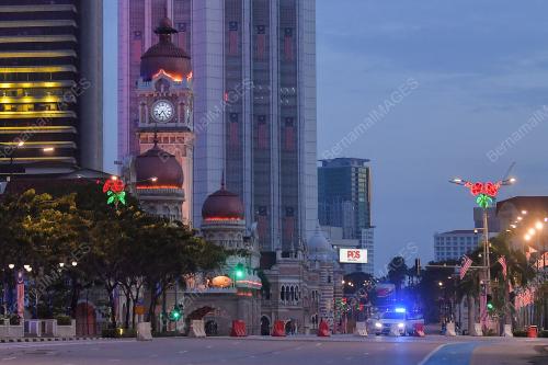 DATARAN MERDEKA DITUTUP - ELAK ORANG RAMAI BERKUMPUL