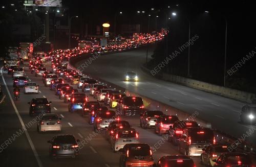 ALIRAN TRAFIK KE PANTAI TIMUR