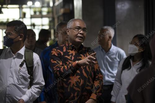 AKHMAD MUNIR