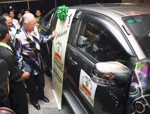 MOHD NAJIB TUN ABDUL RAZAK