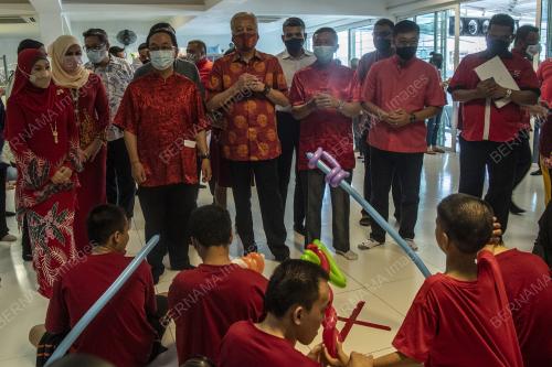 DATUK SERI ISMAIL SABRI YAAKOB