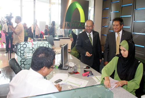 DR AWANG ADEK HUSSIN