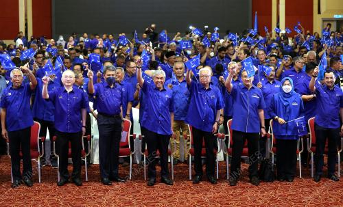 DATUK SERI ISMAIL SABRI YAAKOB