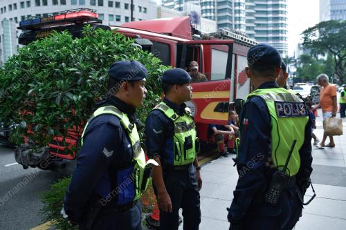 KOTAK SUIS PAM LRT TERBAKAR