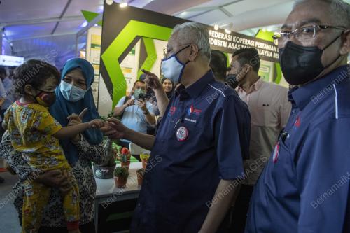 DATUK SERI ISMAIL SABRI YAAKOB