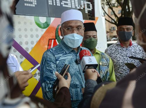 SENATOR DATUK IDRIS AHMAD